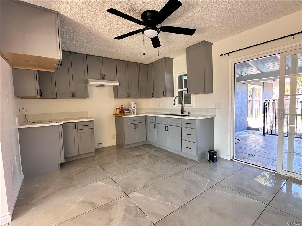 386 E Van Koevering main house · Photo 2